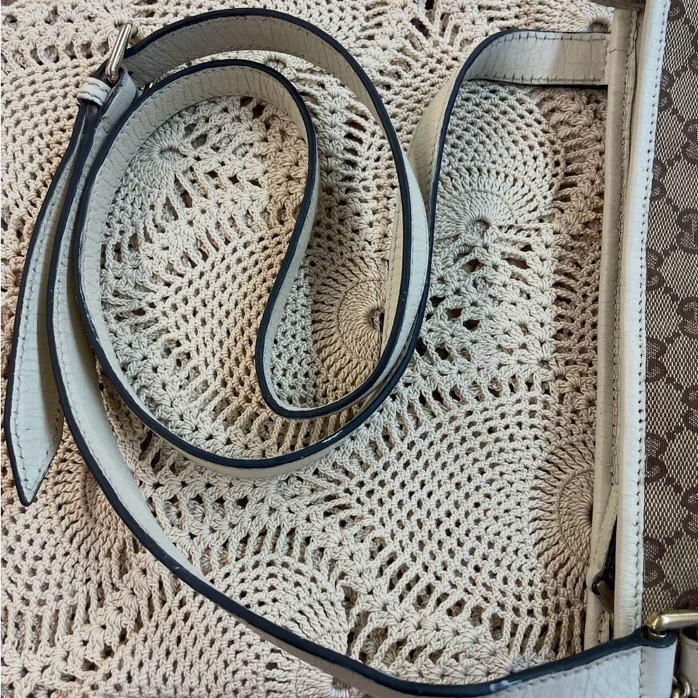 Gucci Sherry Line crossbody with Horsebit chain print interior. - Picture 6 of 6